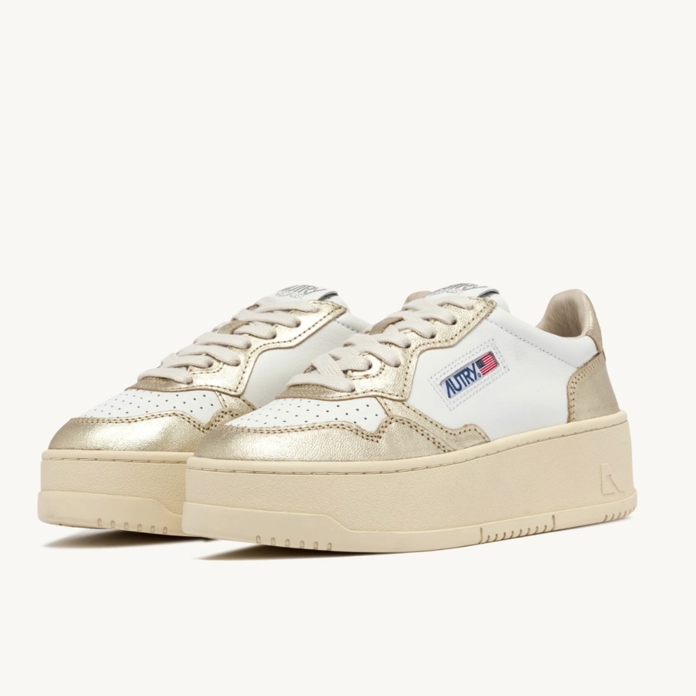 AUTRY WOMAN WOMAN MEDALIST PLATFORM SNEAKERS IN WHITE AND PLATINUM
